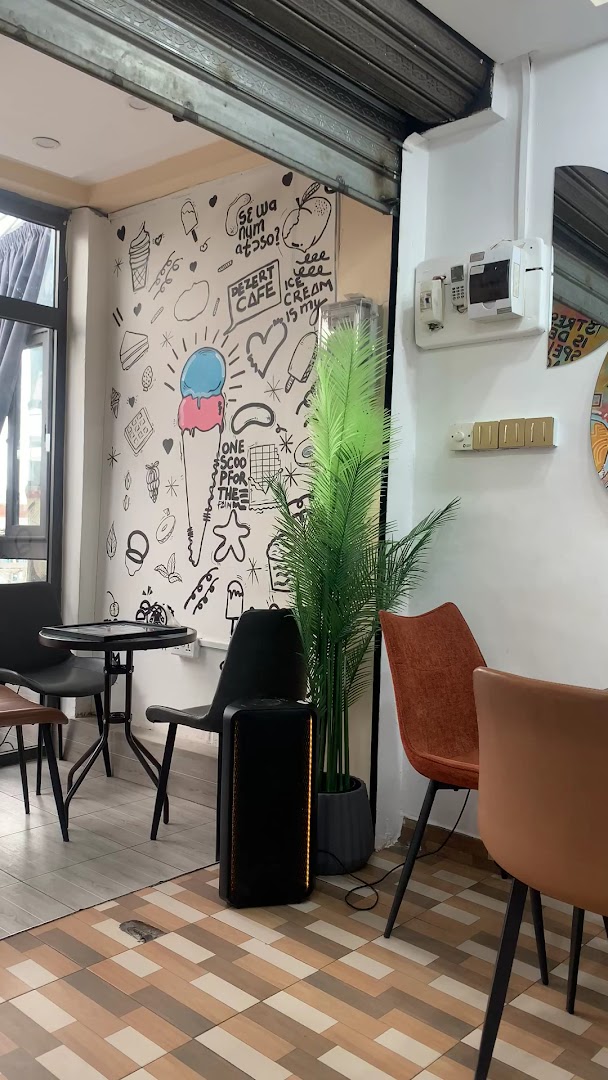De-Zert Cafe: venue interior and atmosphere