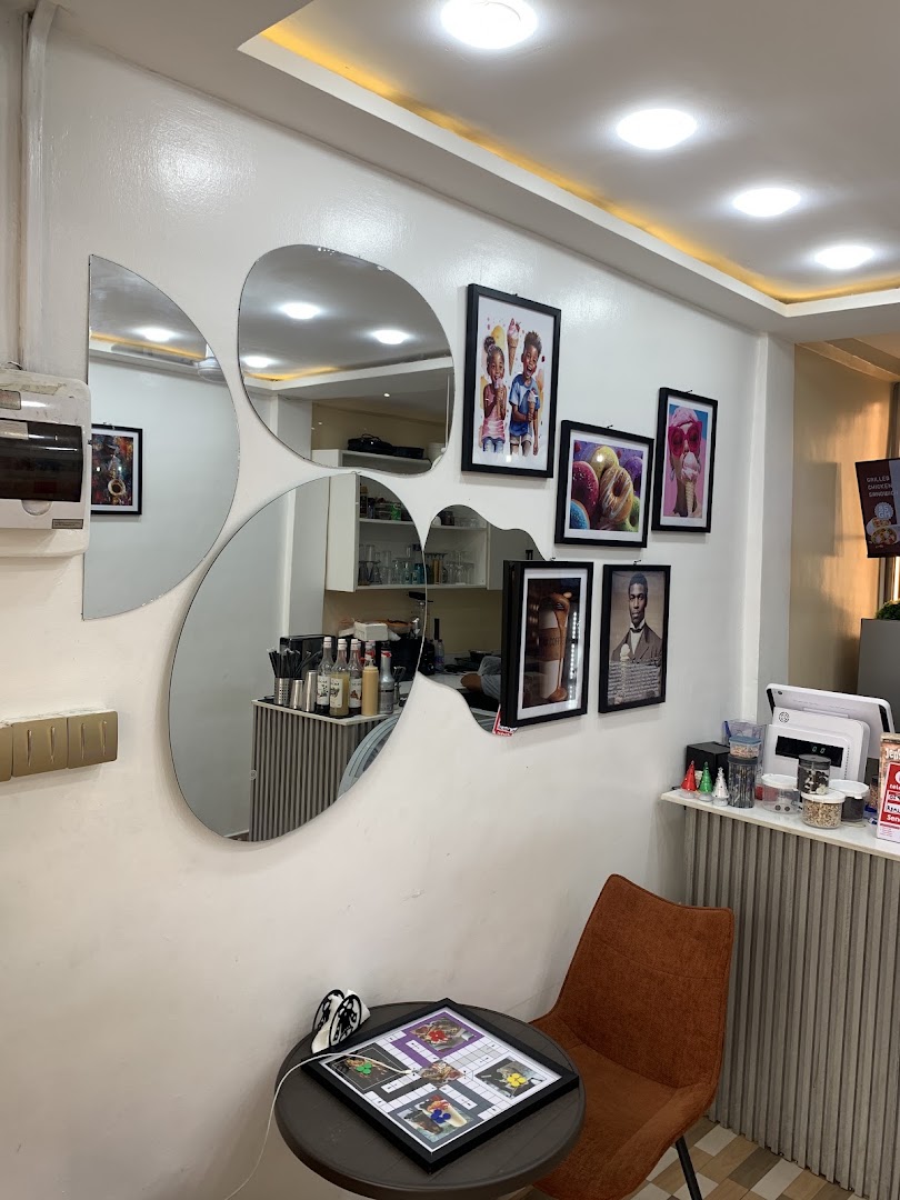 De-Zert Cafe: venue interior and atmosphere