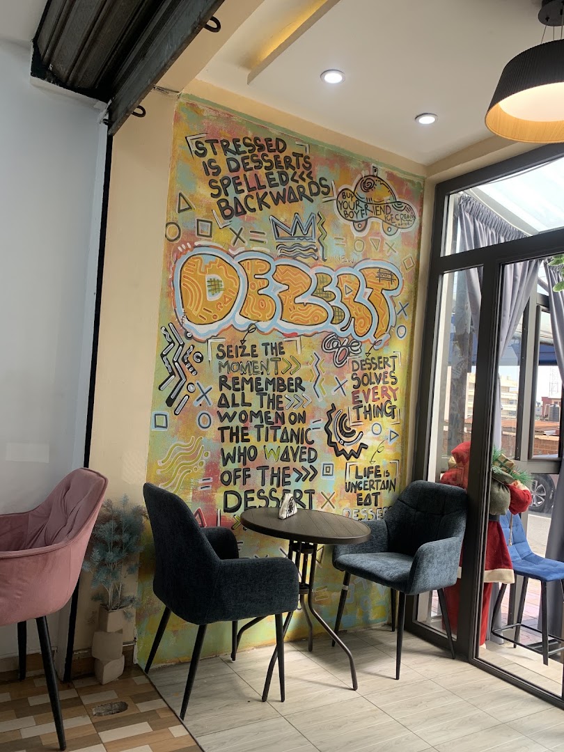 De-Zert Cafe: venue interior and atmosphere