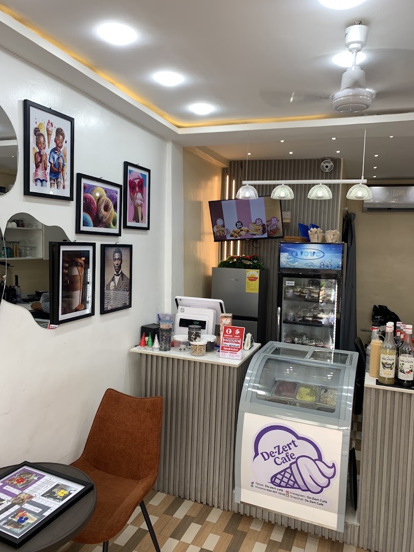 De-Zert Cafe: clear view of cafe interior