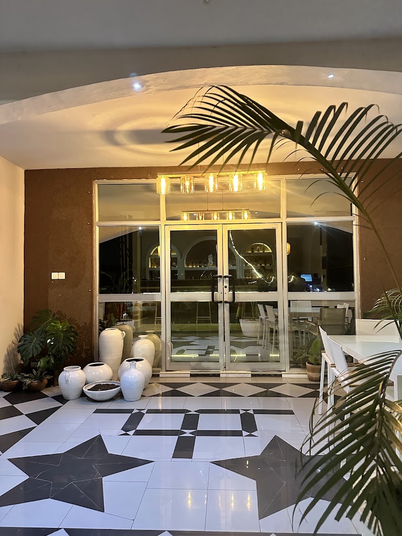 Gold Finger Restaurant: inviting and professional venue photo