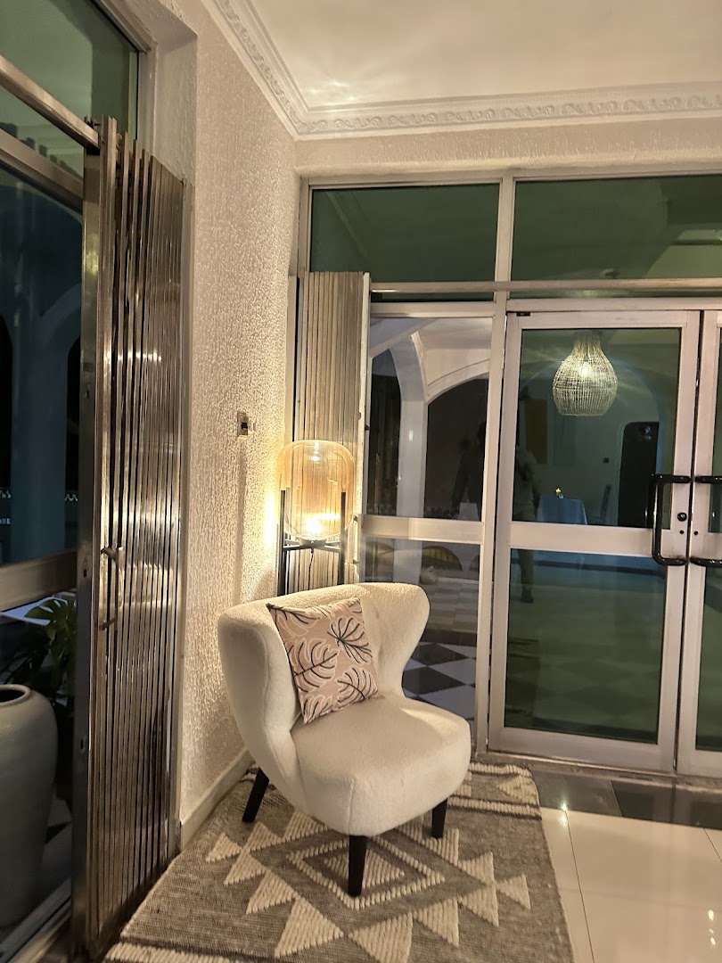 Gold Finger Restaurant: inviting and professional interior shot