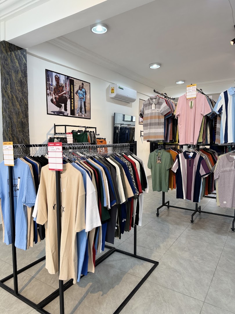 Kelphy Shop: clear shop interior and products