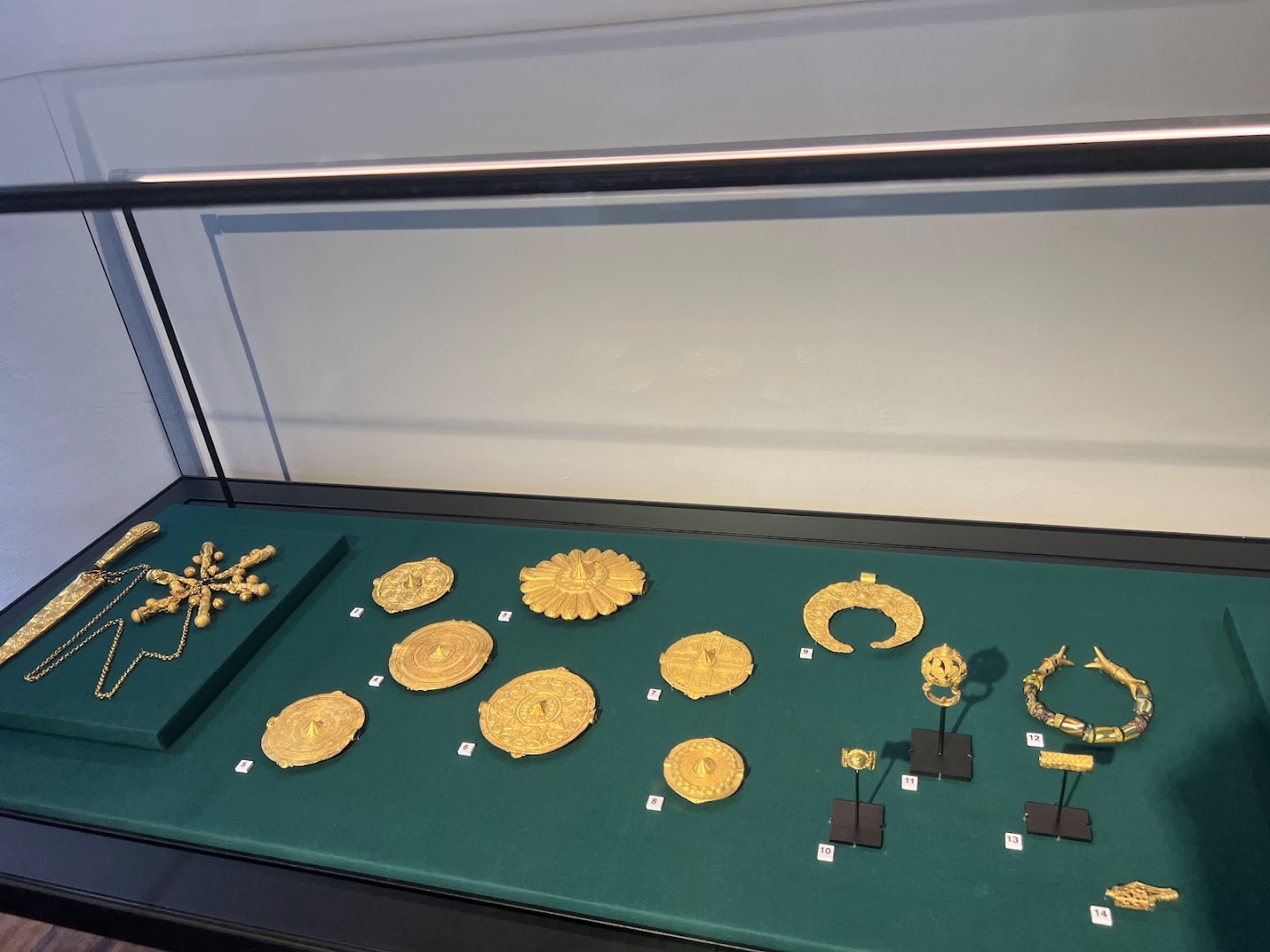 Manhyia Palace Museum: clear display of museum collection