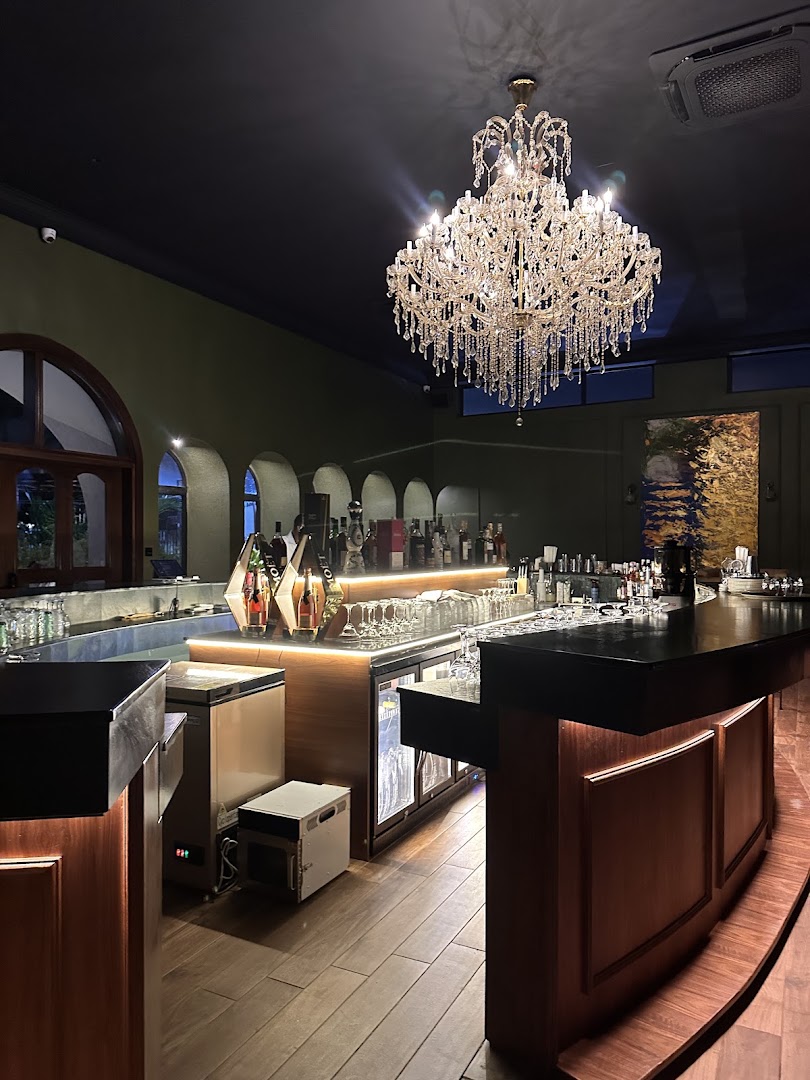 Olives Lounge: high quality interior atmosphere shot