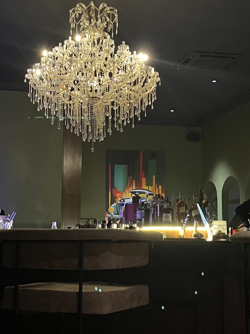 Olives Lounge: attractive interior and bar atmosphere