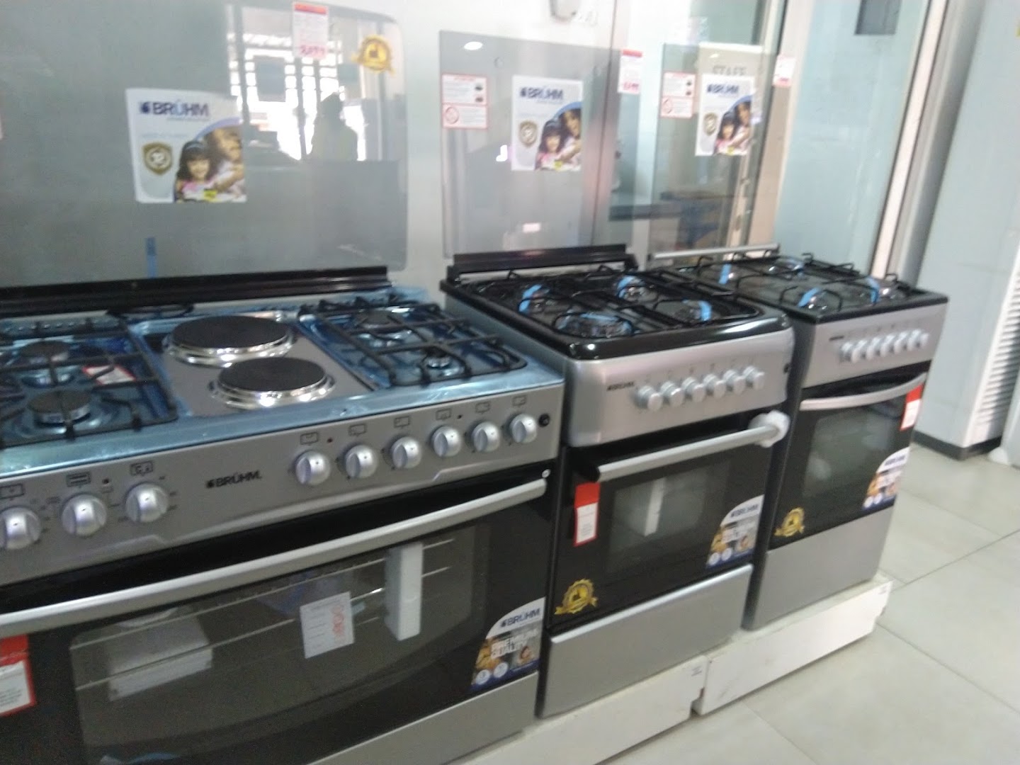 Electromart: clear display of shop products