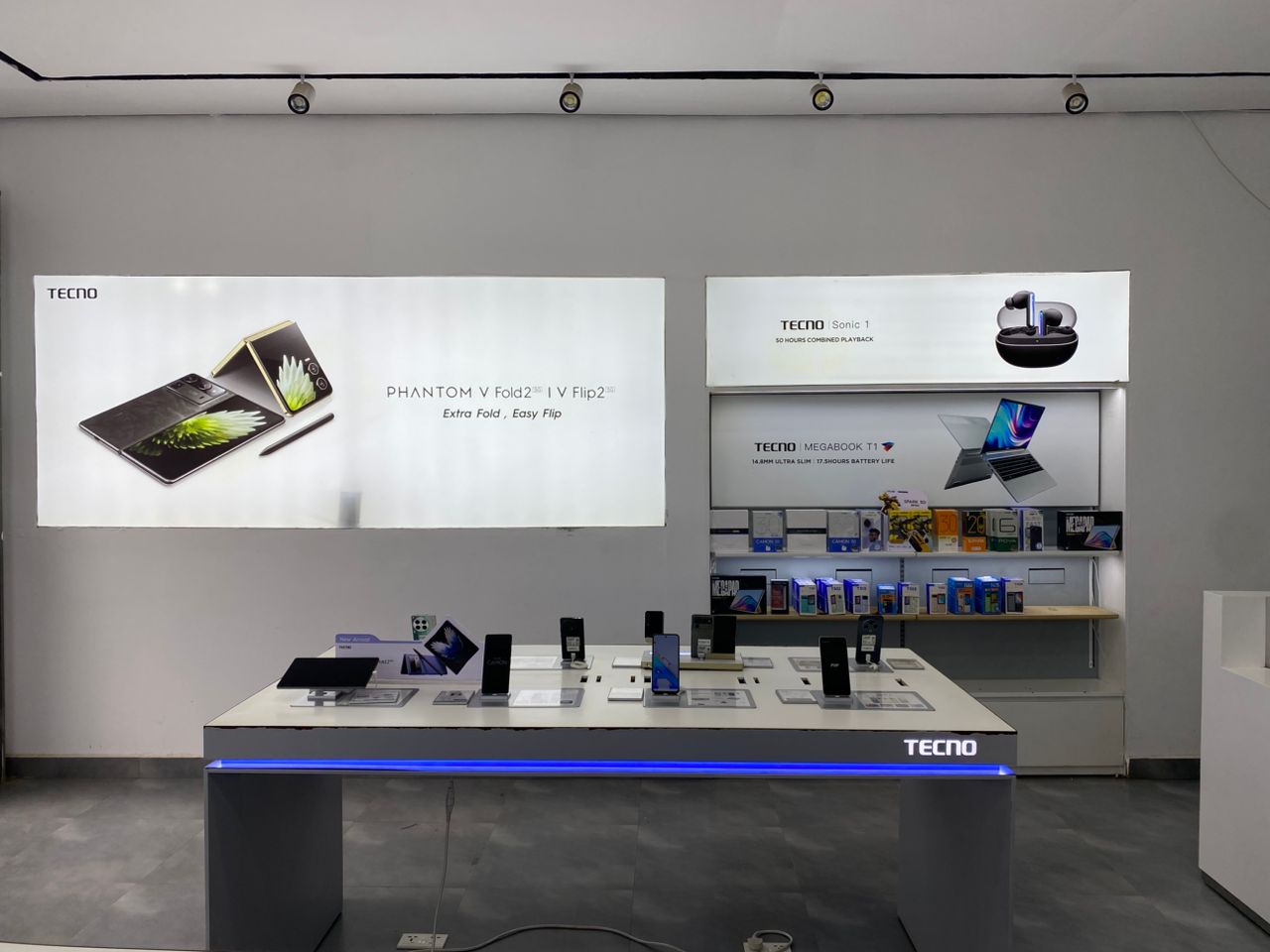 Maxbuy: clear display of shop products