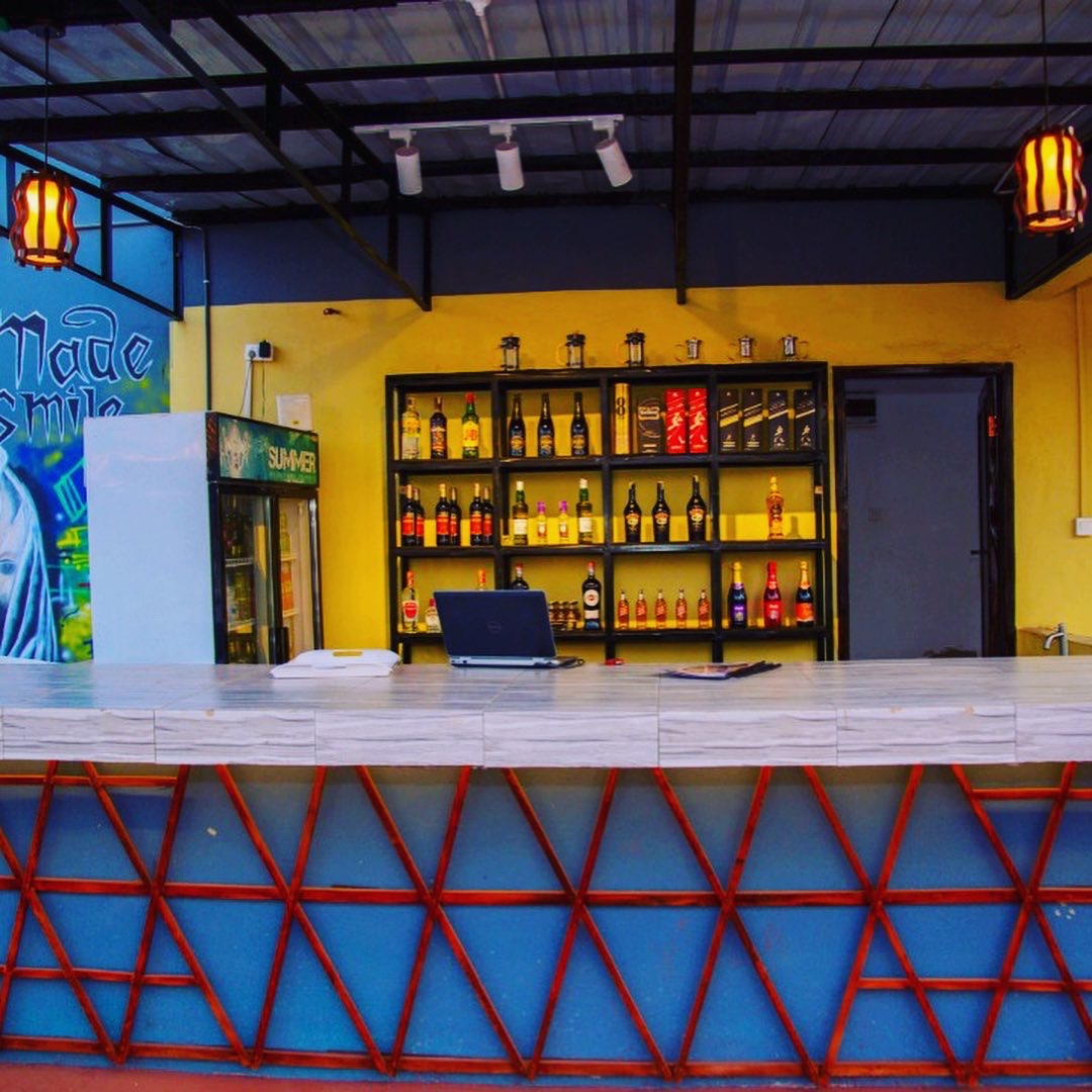 Pipers Bar & Lounge: clear view of bar interior
