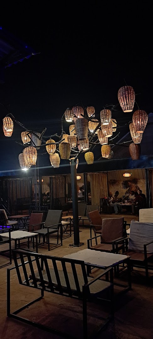 Pipers Bar & Lounge: inviting atmosphere and nice lighting