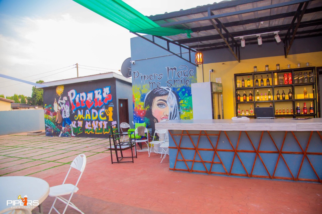 Pipers Bar & Lounge: venue atmosphere and decor