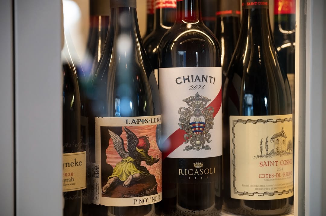 Dahlia: high quality wine selection photo