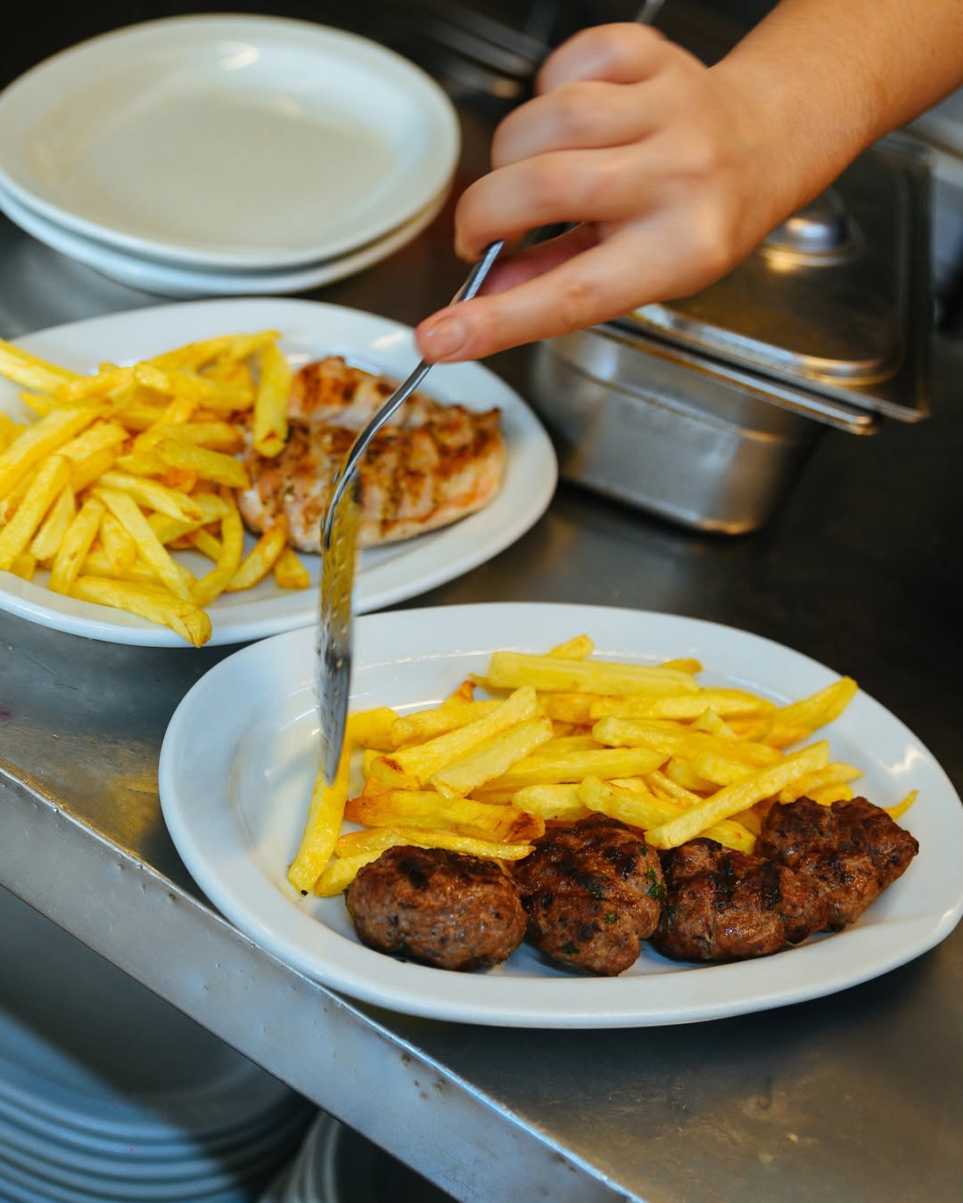 Taverna o Babis: appetizing food preparation shot