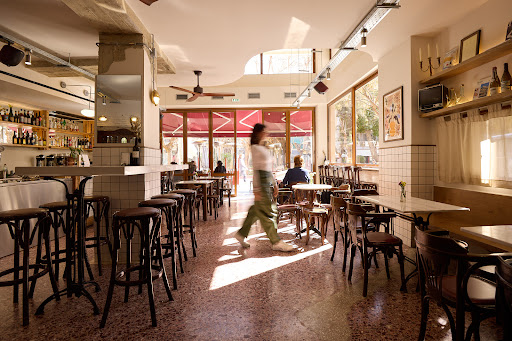 ¡Topa!: inviting atmosphere and professional quality