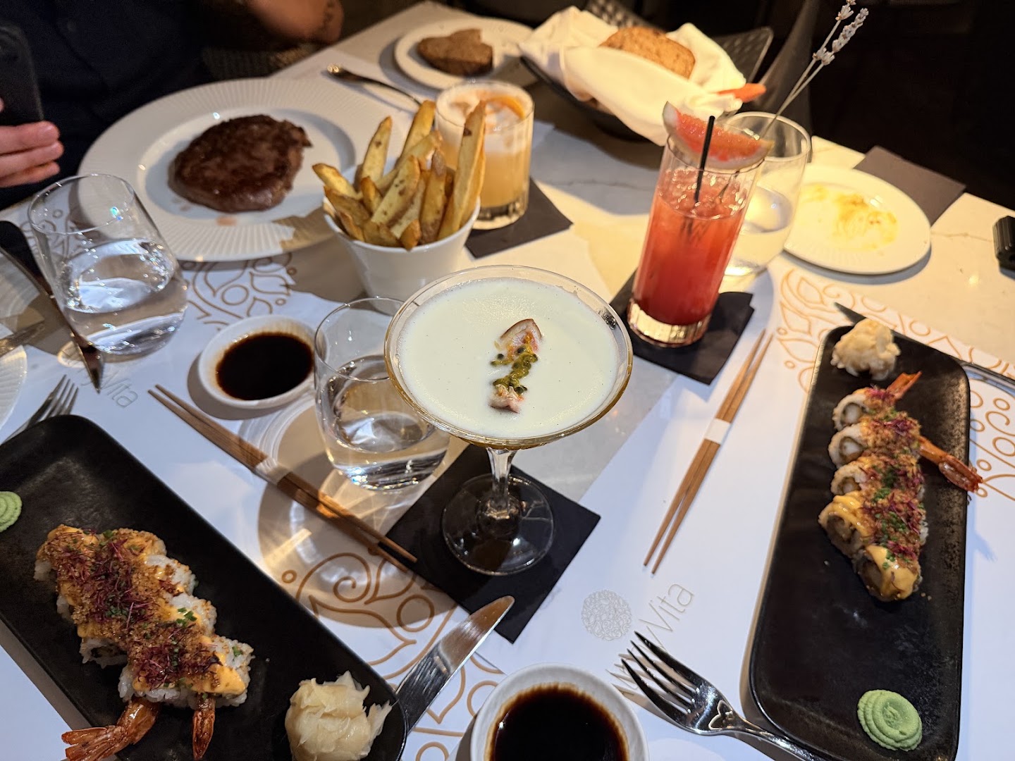 AlmyVita: appetizing food and drink presentation