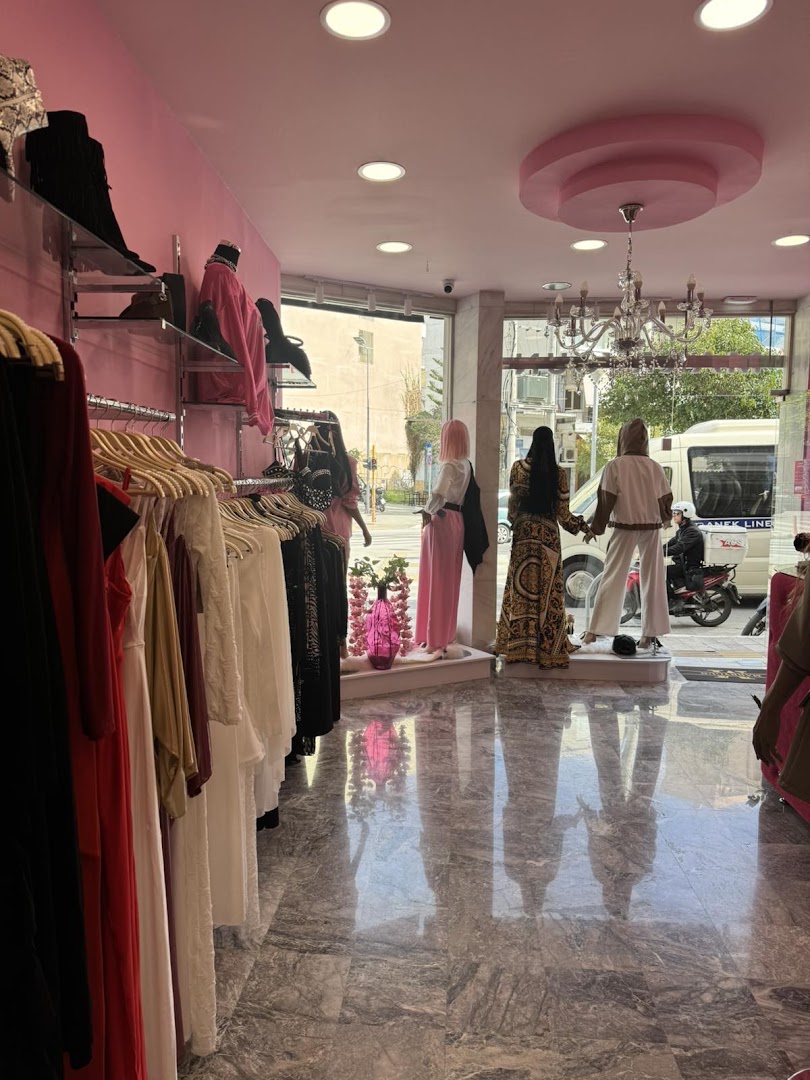 MARRYGUN: clear view of shop interior