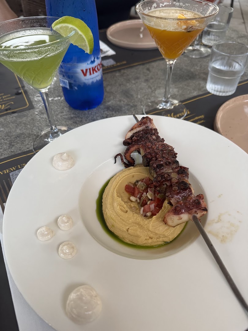 Meraki Kitchen Bar: appetizing food and drink presentation