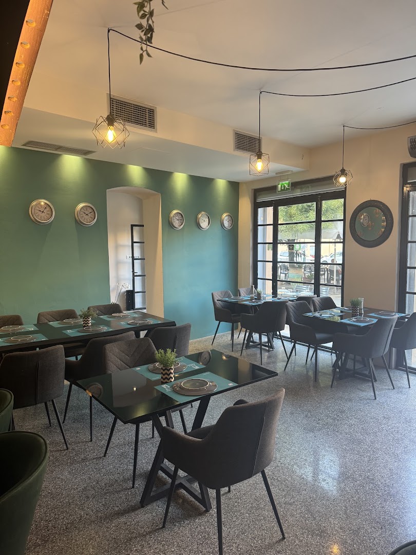 Porta Otturata: clear, inviting restaurant interior shot