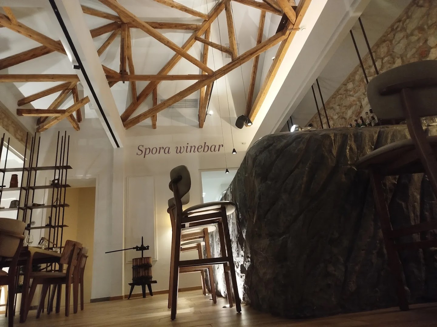 Spora: high quality interior atmosphere shot