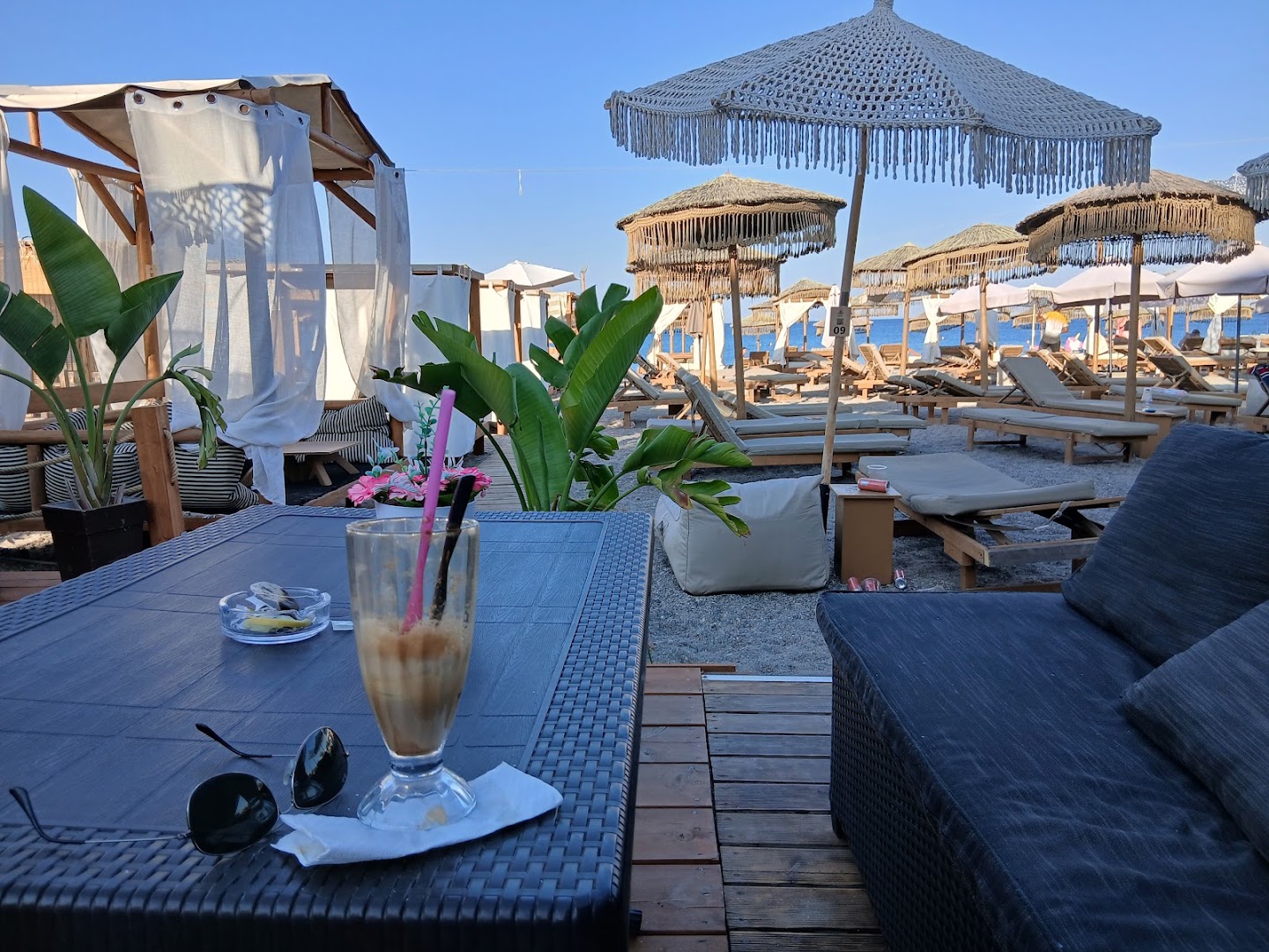 Coco Beach Restaurant Kos: inviting beach restaurant atmosphere