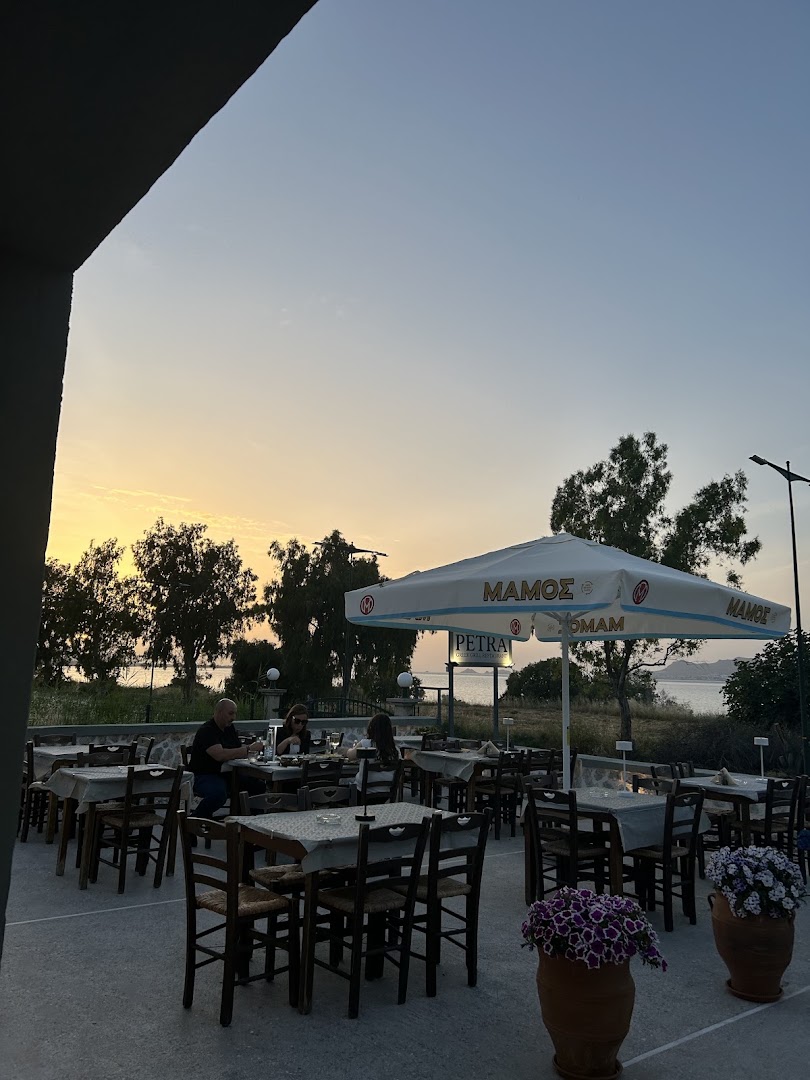 Petra Greek Grill Restaurant: inviting atmosphere and scenic view