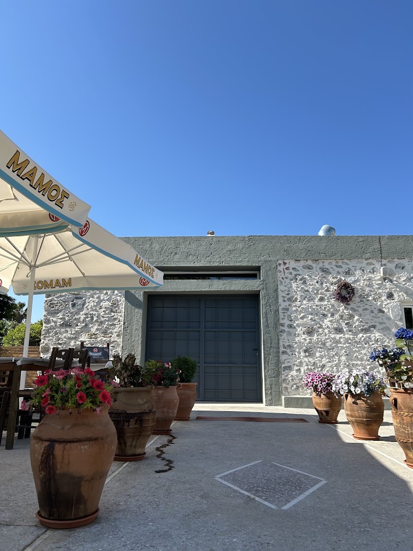 Petra Greek Grill Restaurant: inviting and clear restaurant exterior