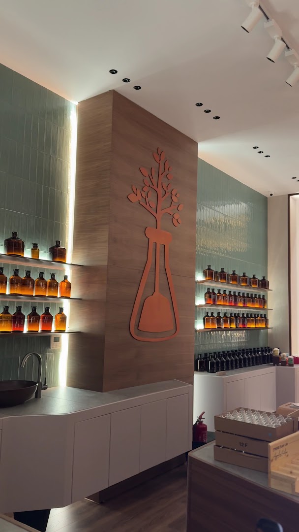 Etherio Scent Lab: professional interior shop display photo