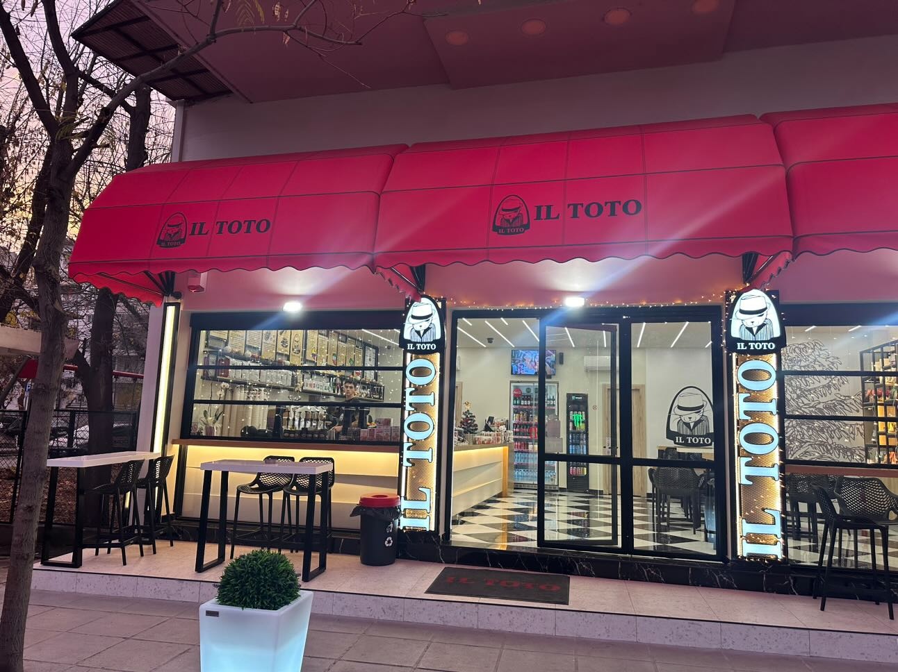 Il Toto: clear, inviting exterior of venue