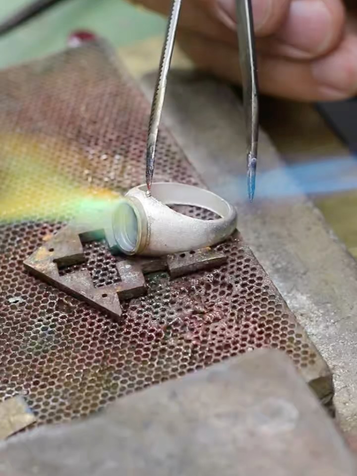 Karyotis Gold: professional jewelry crafting process