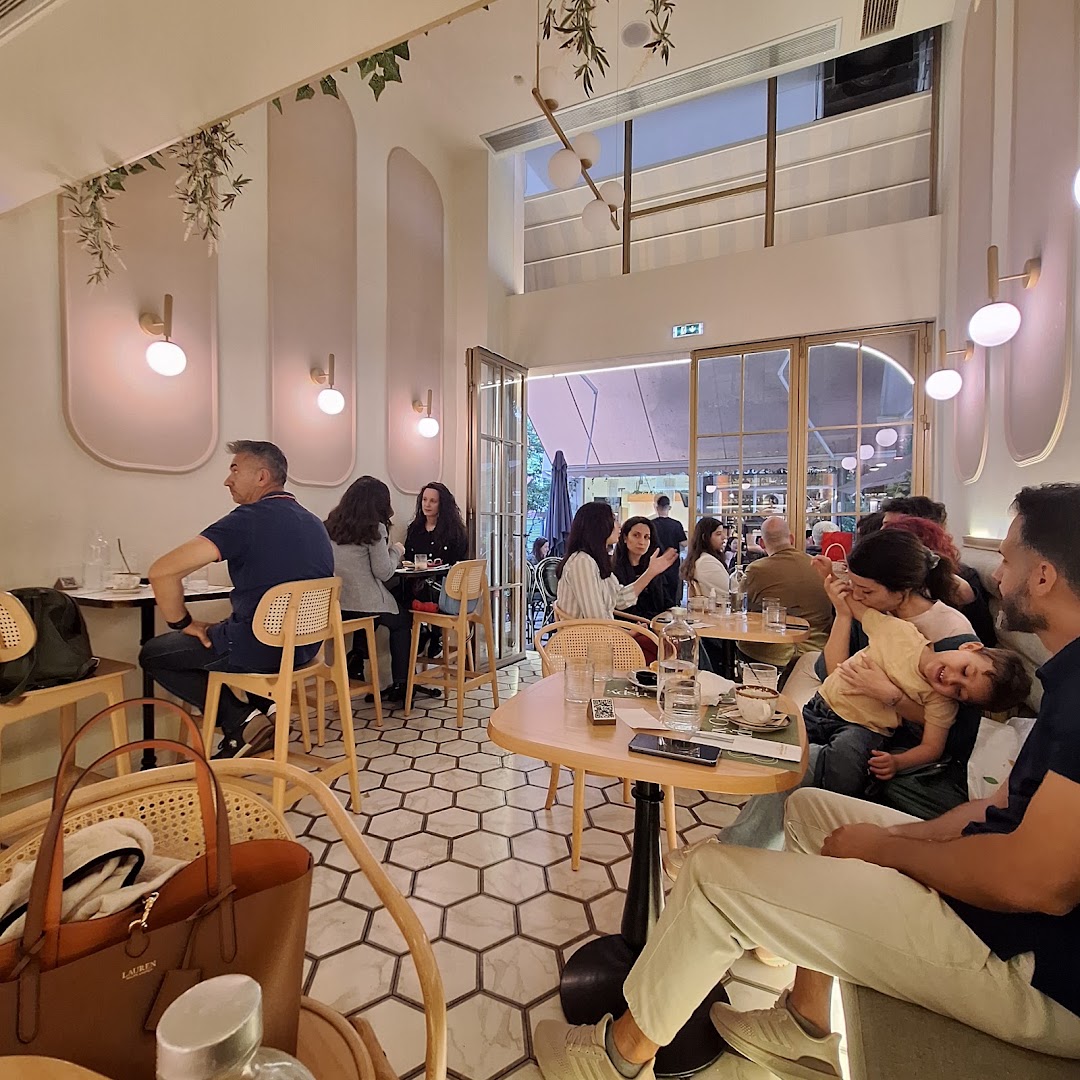 Maison du Brunch: inviting atmosphere and interior design