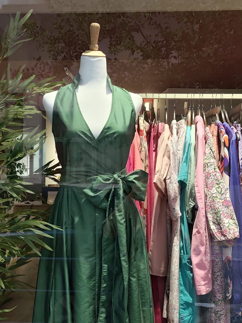miss tasty the concept store: clear display of shop products