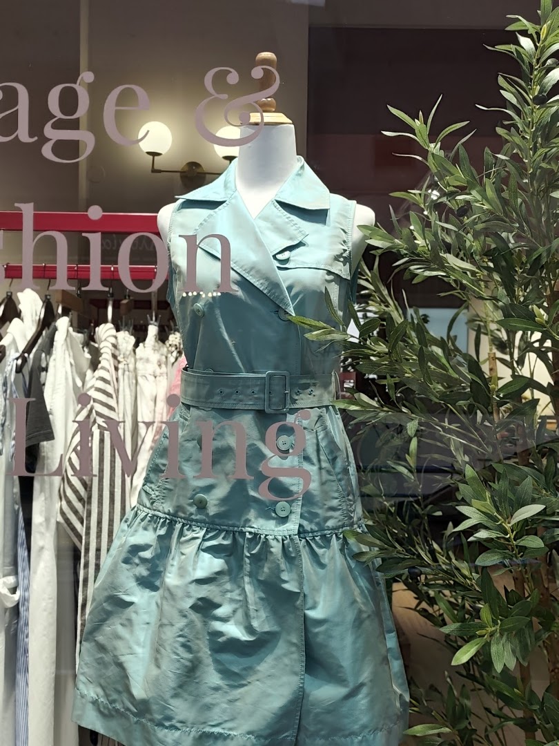 miss tasty the concept store: clear display of shop products