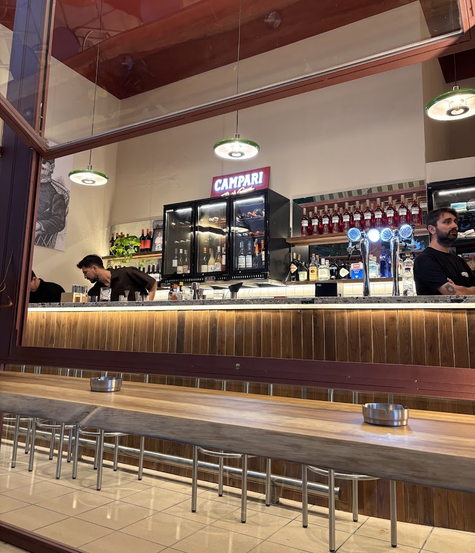 Sutsu Spritzeria: clear shot of bar atmosphere