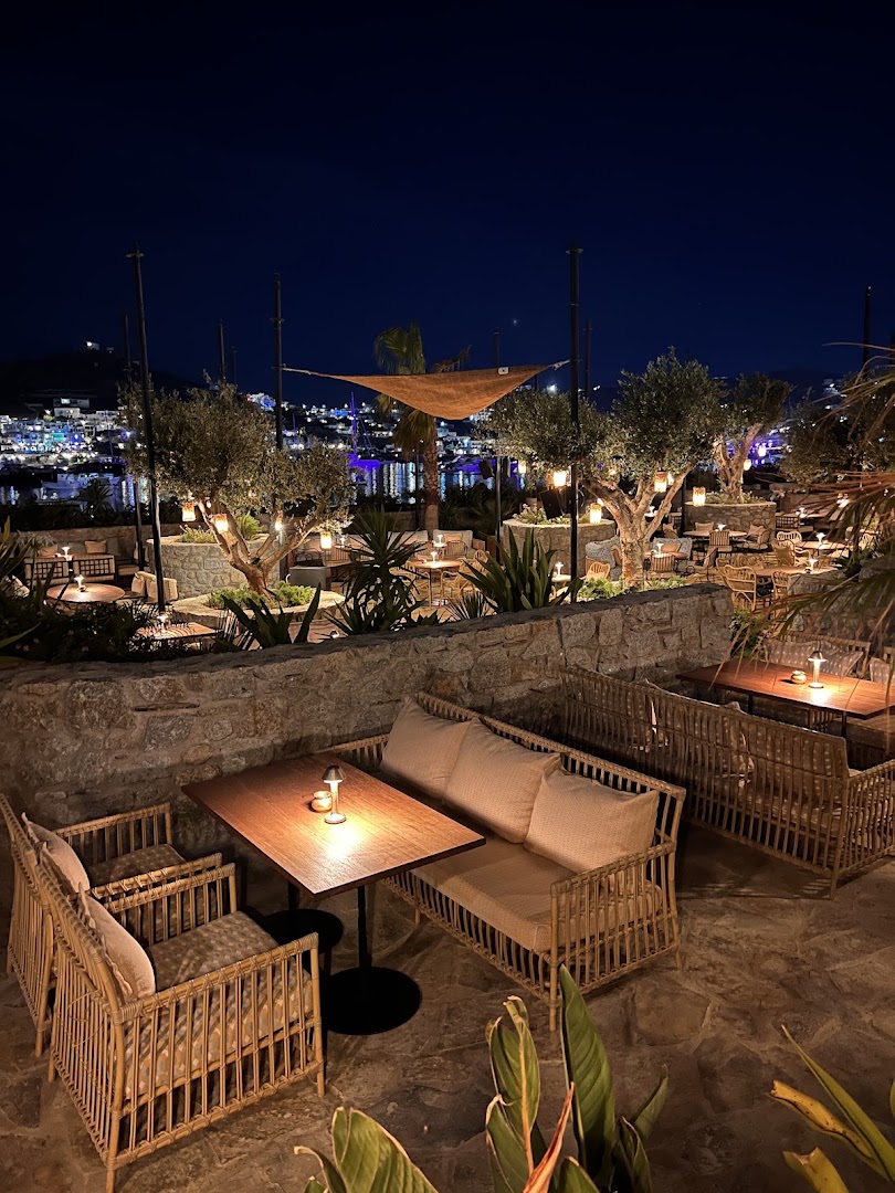 Cantine du Faubourg: beautiful atmospheric terrace shot
