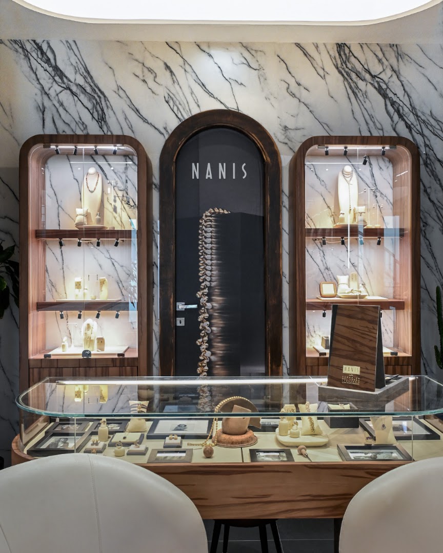 Nanis Boutique Mykonos: professional, high-quality shop interior display