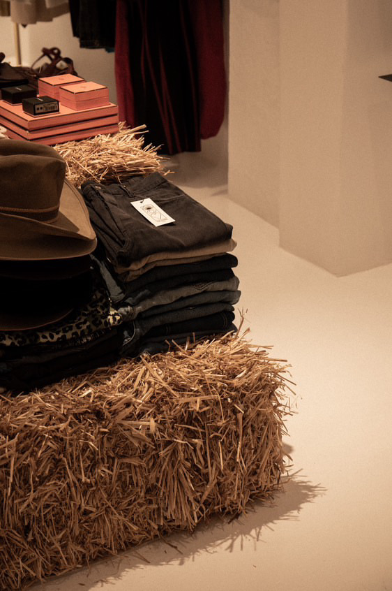 The Lovers Vintage Mykonos: attractive product display in shop