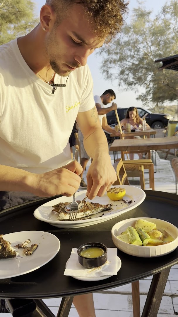Sun Kyma: professional shot of staff serving