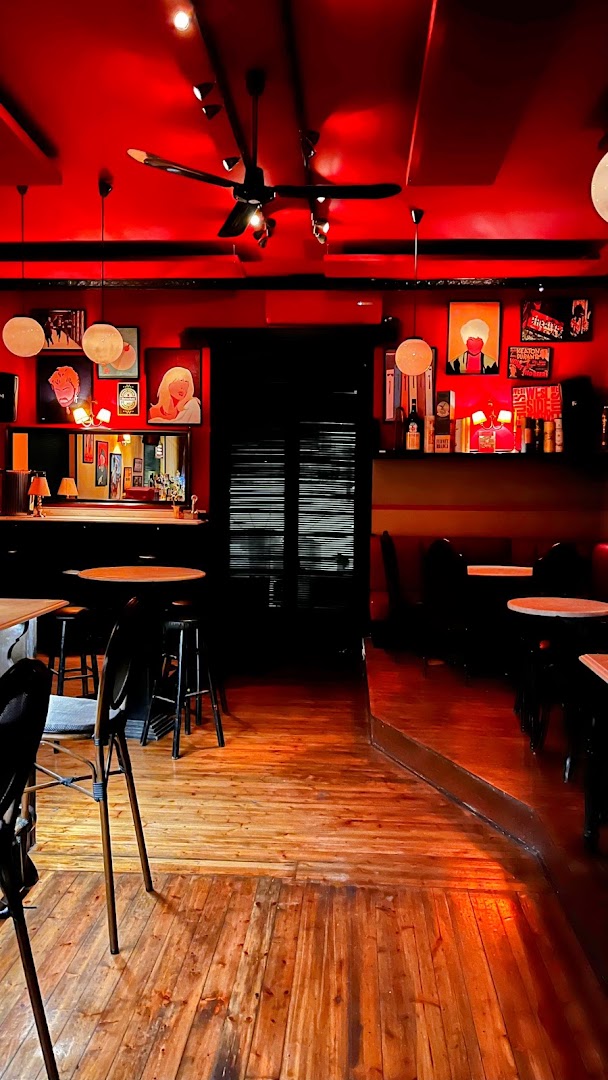 Bocas: bar atmosphere and interior