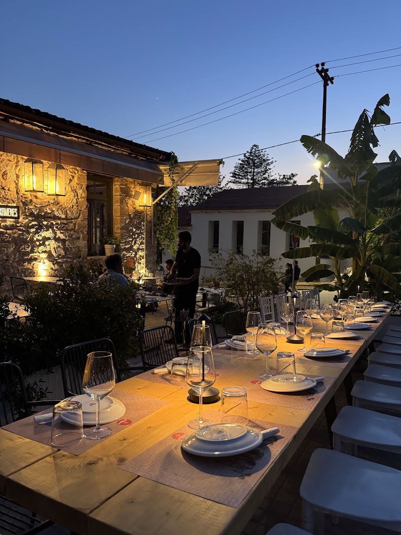 Dexamenes 22: beautiful atmospheric restaurant terrace shot