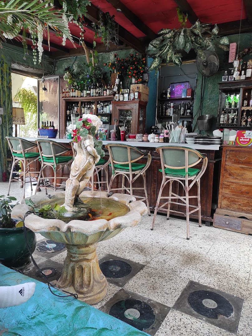 Prego: restaurant interior and atmosphere