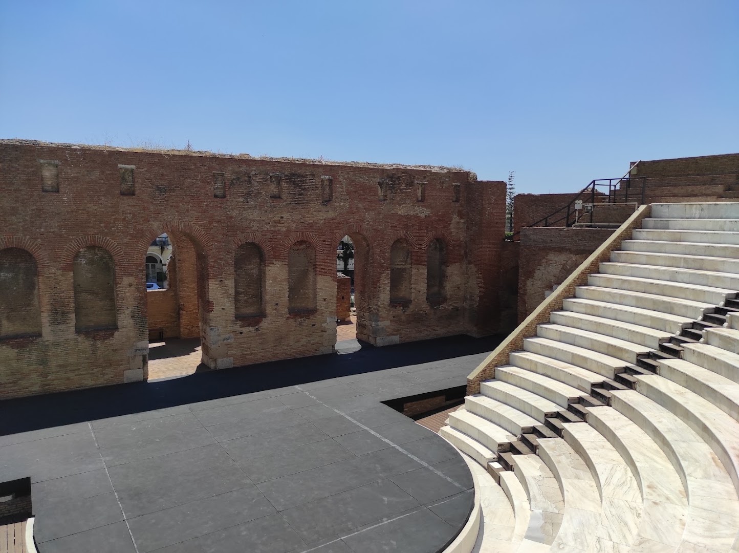 Roman Odeon of Patras: clear view of the venue