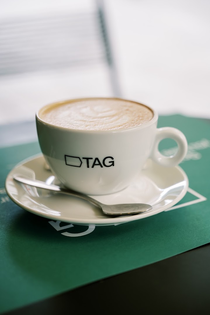 Tag Cafe: high quality professional product photo