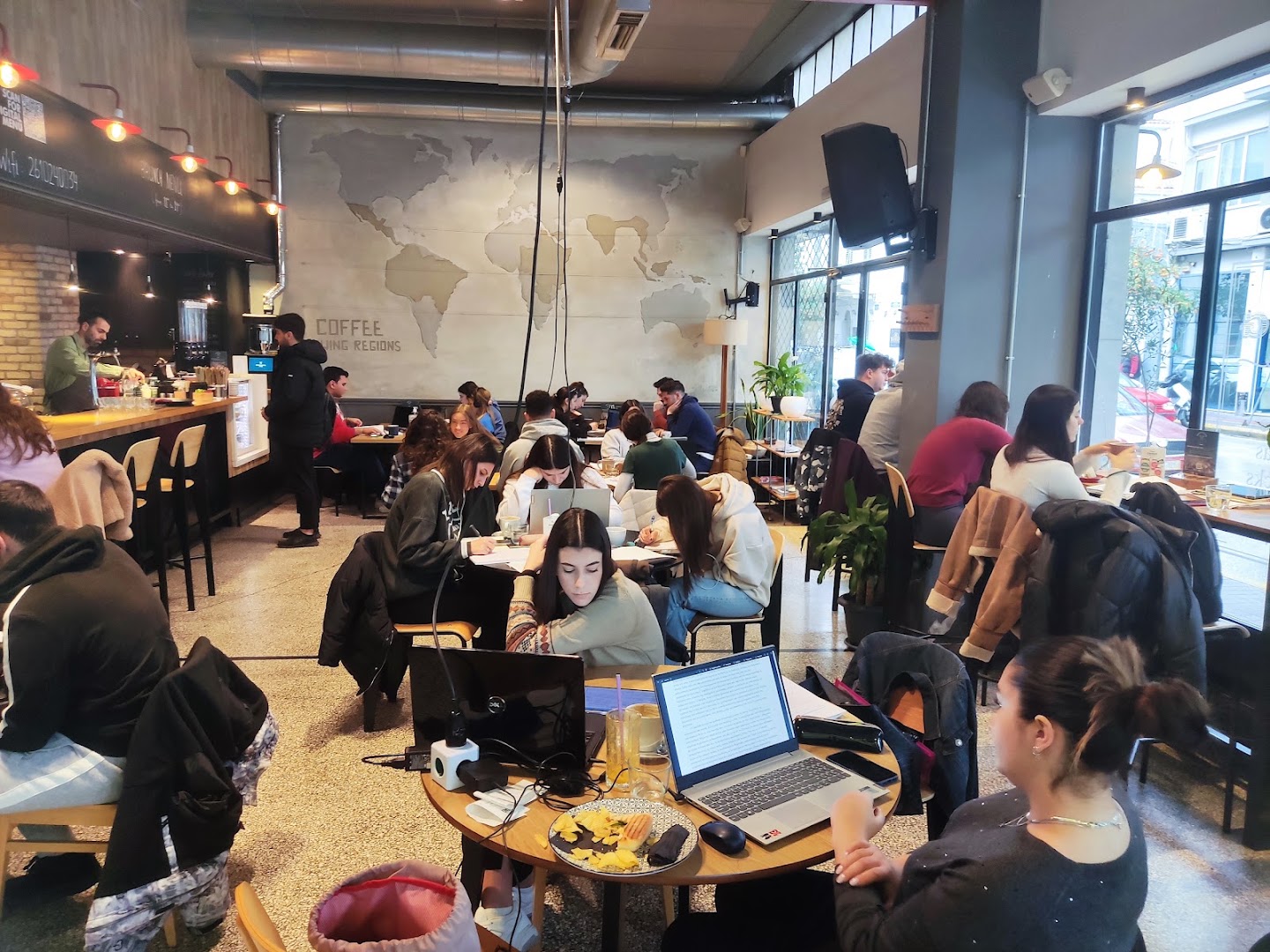 Tag Cafe: vibrant atmosphere and interior