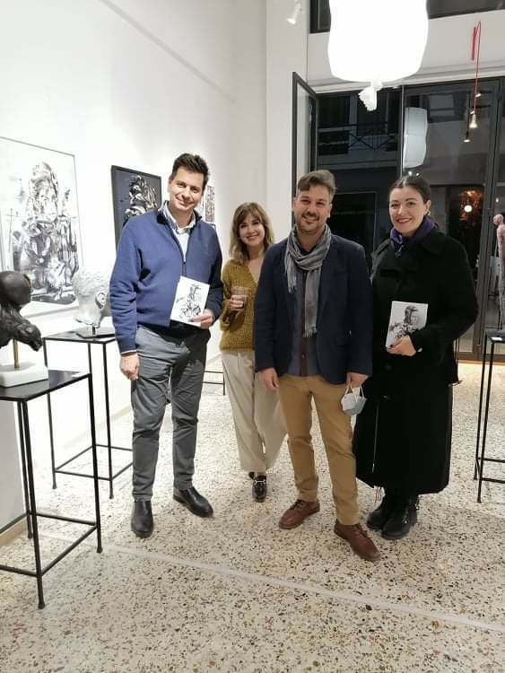 Teta Art Space: professional photo of gallery visitors