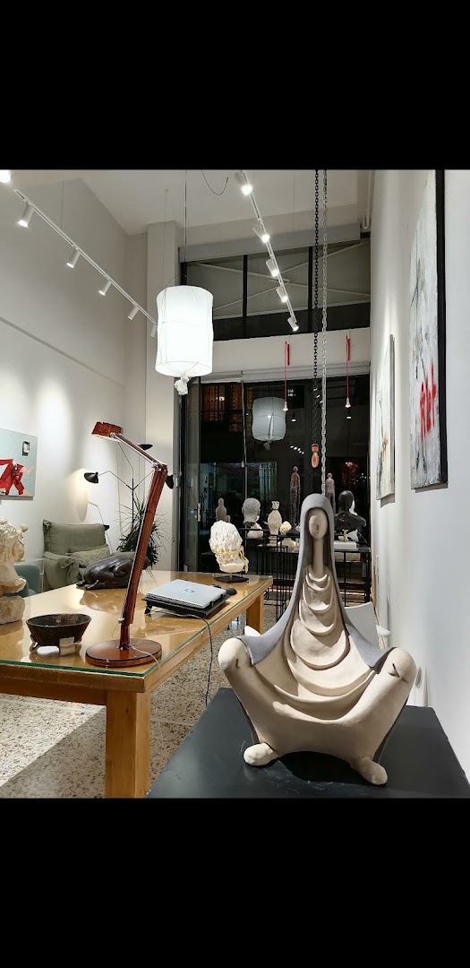 Teta Art Space: clear view of gallery interior