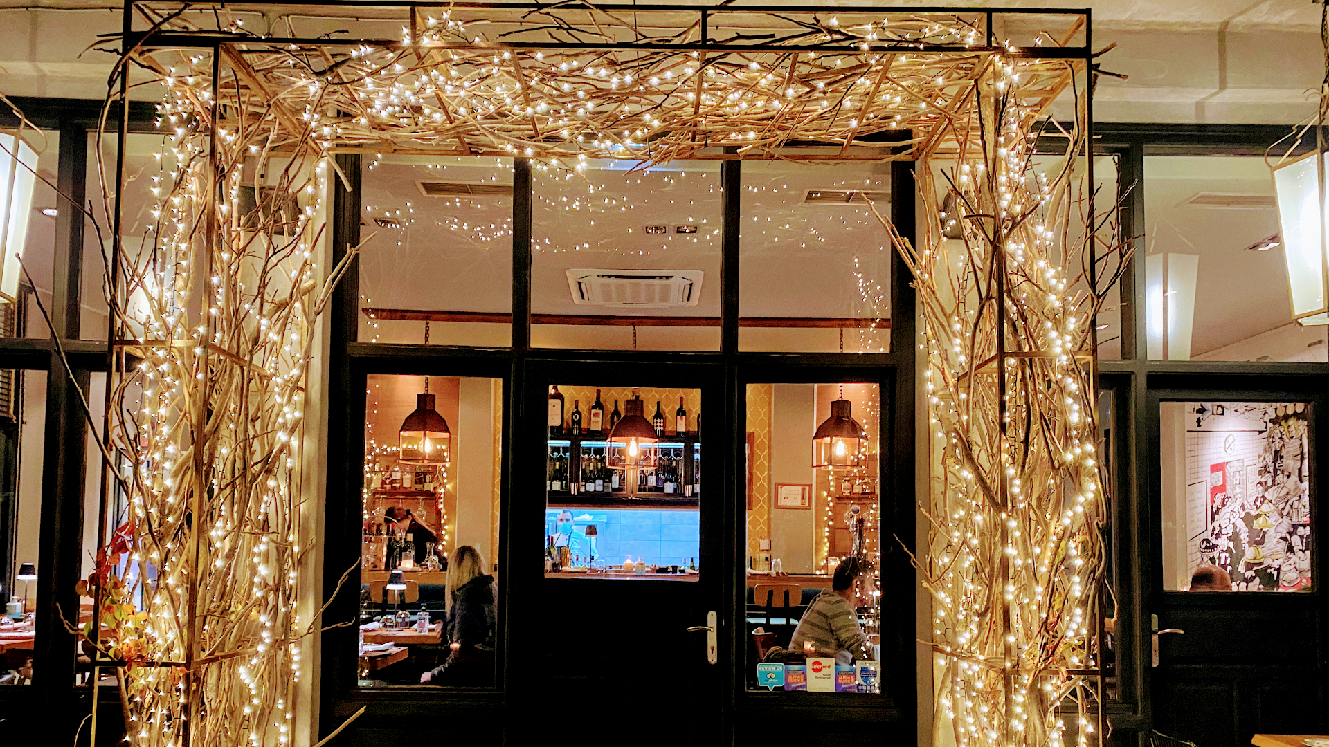 Tomo's: inviting and professional restaurant exterior