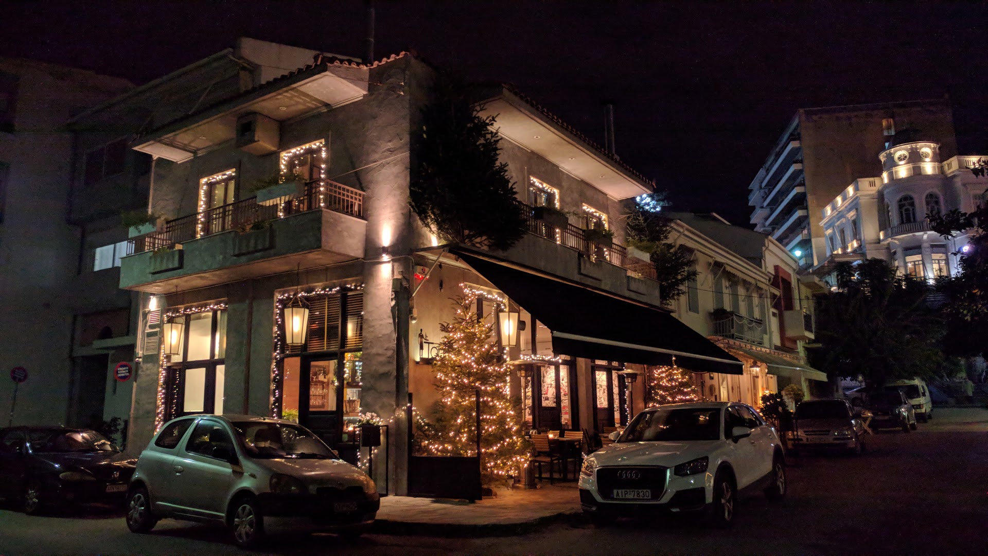 Tomo's: attractive exterior night shot