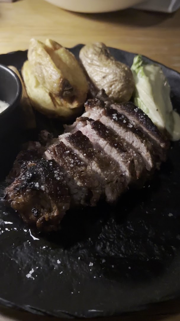 Tomo's: appetizing, high-quality food photography