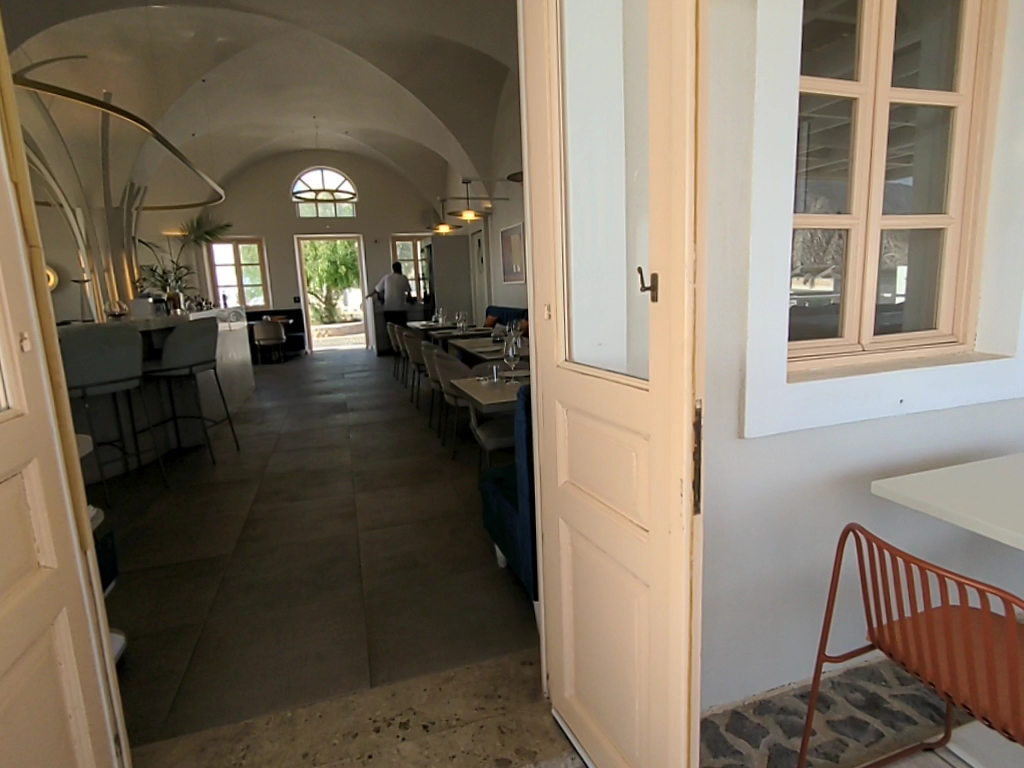 Alchemia Lounge Cuisine: clear, inviting view of interior