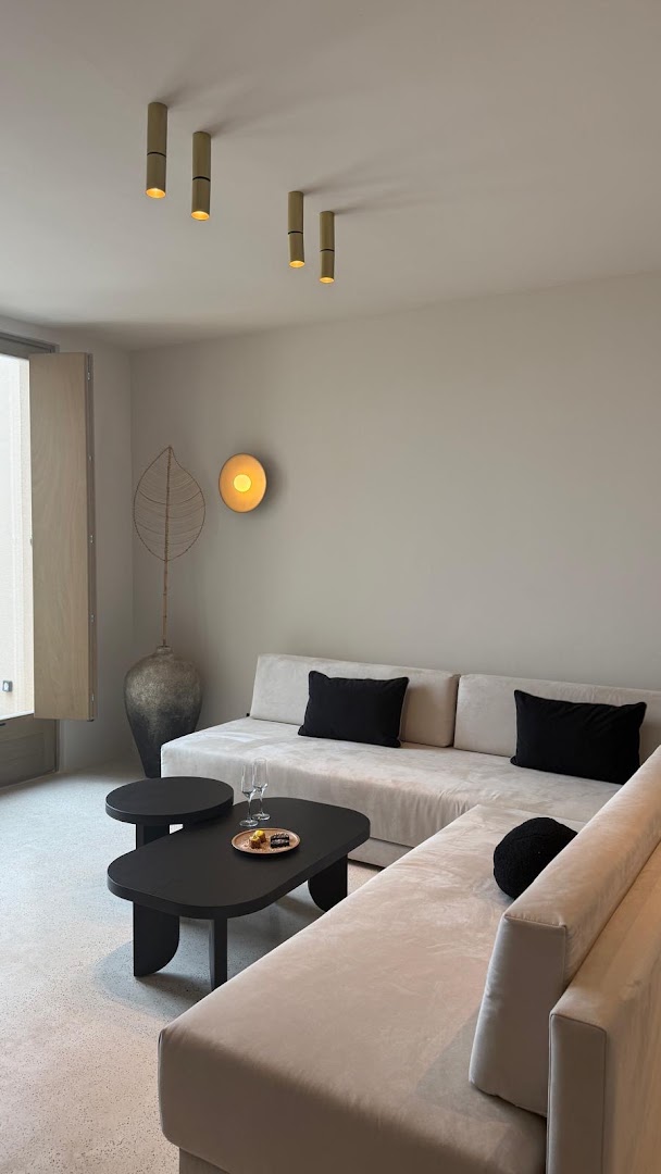 Enorme EOS Santorini: high quality hotel room interior